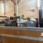 Entrega de caballo en establo, Jhonny y amigo